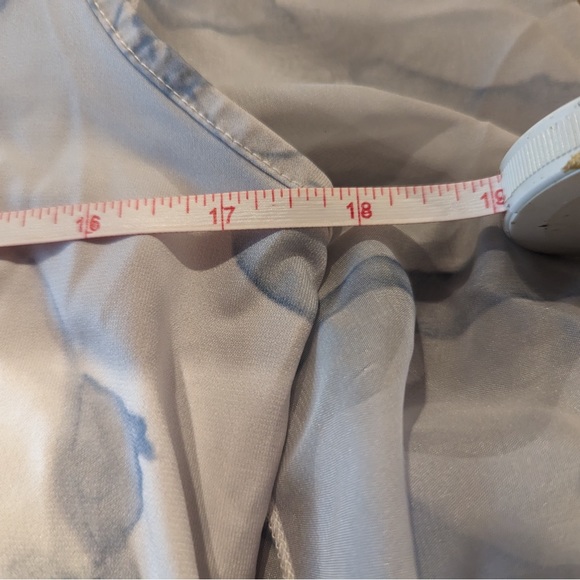 ❤️ 3/$25 Cleo Petites flowy flower painted double layered blouse flouncy - Picture 6 of 8